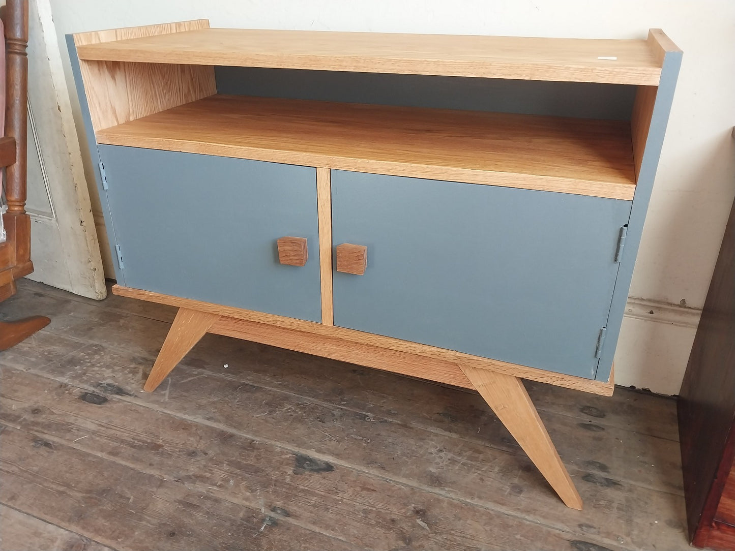 Retro tv unit