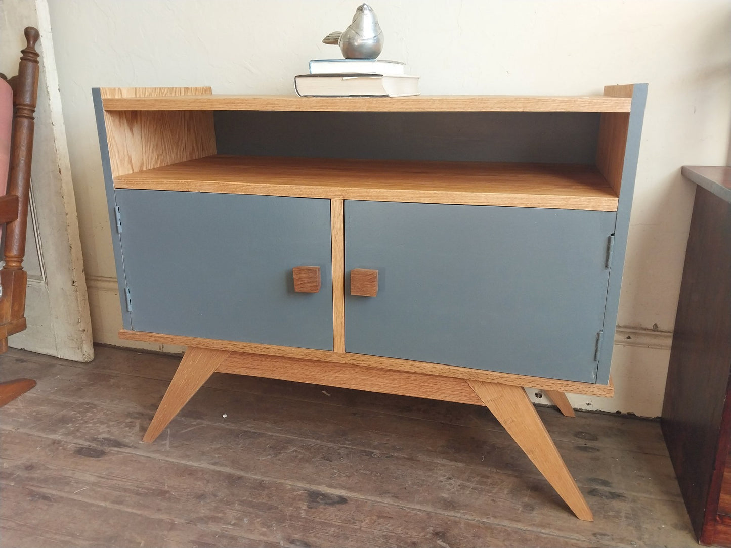 Retro tv unit