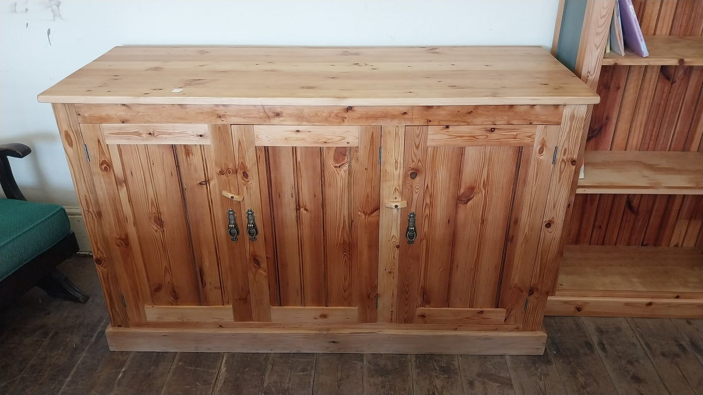3-door oregan cupboard