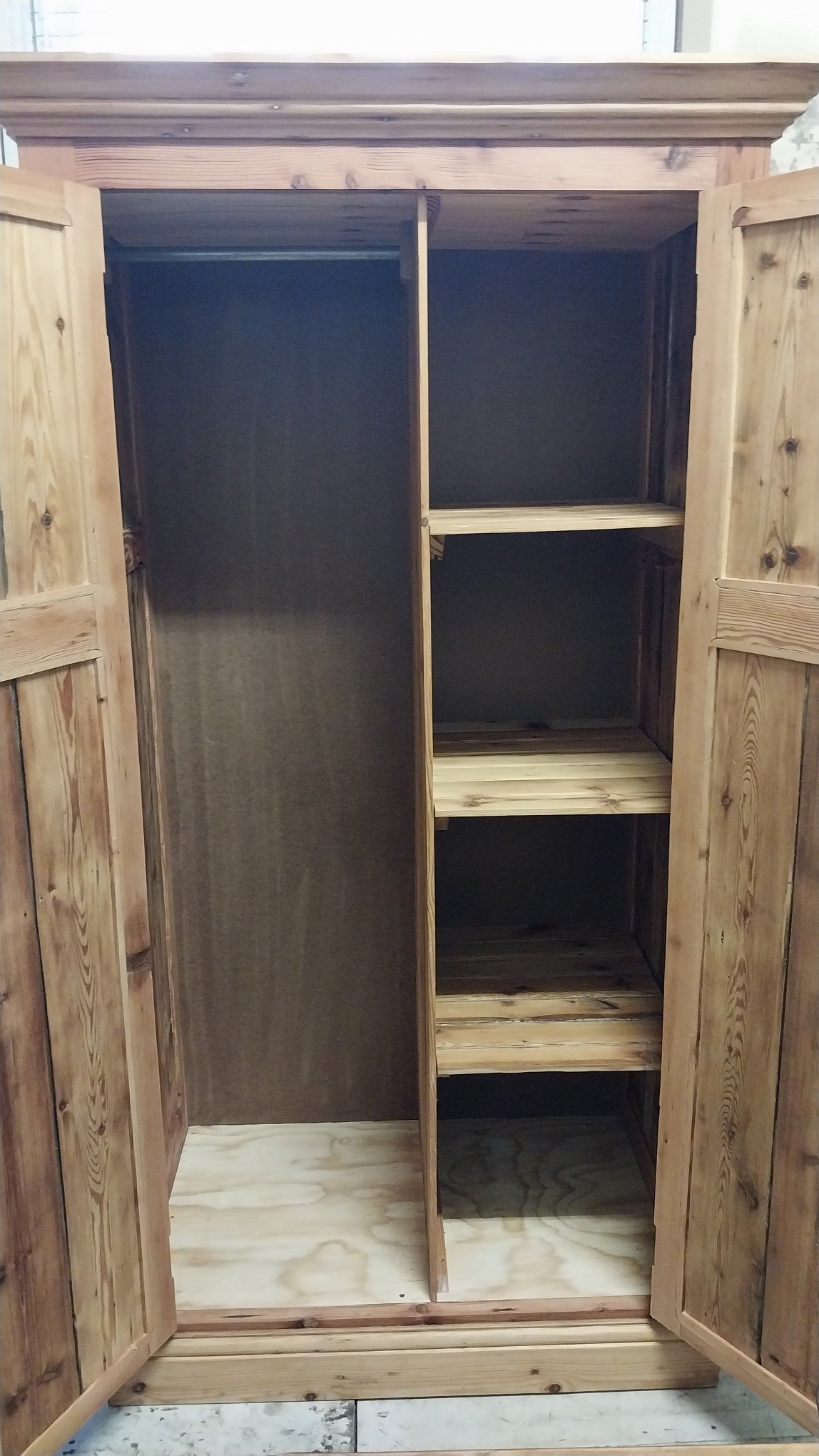 Oregan cupboard