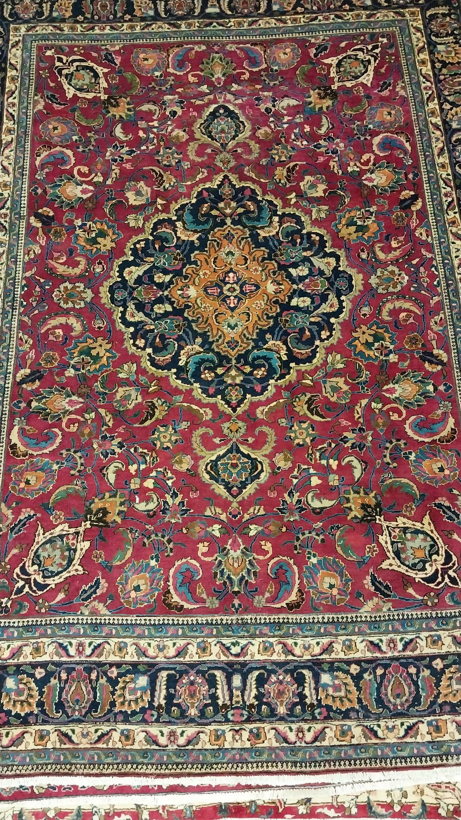 Persian carpet (338cm x 256cm)