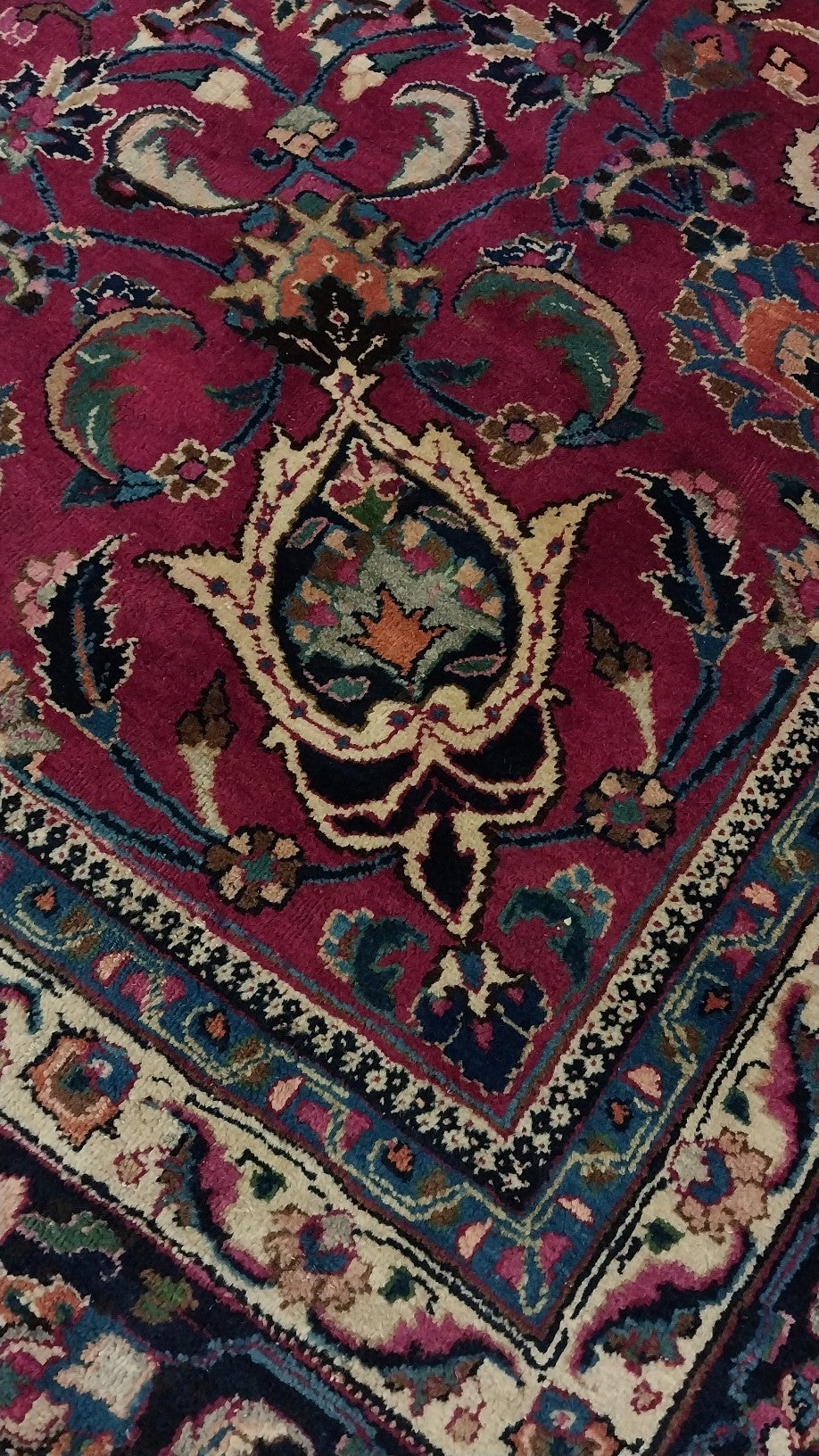 Persian carpet (338cm x 256cm)
