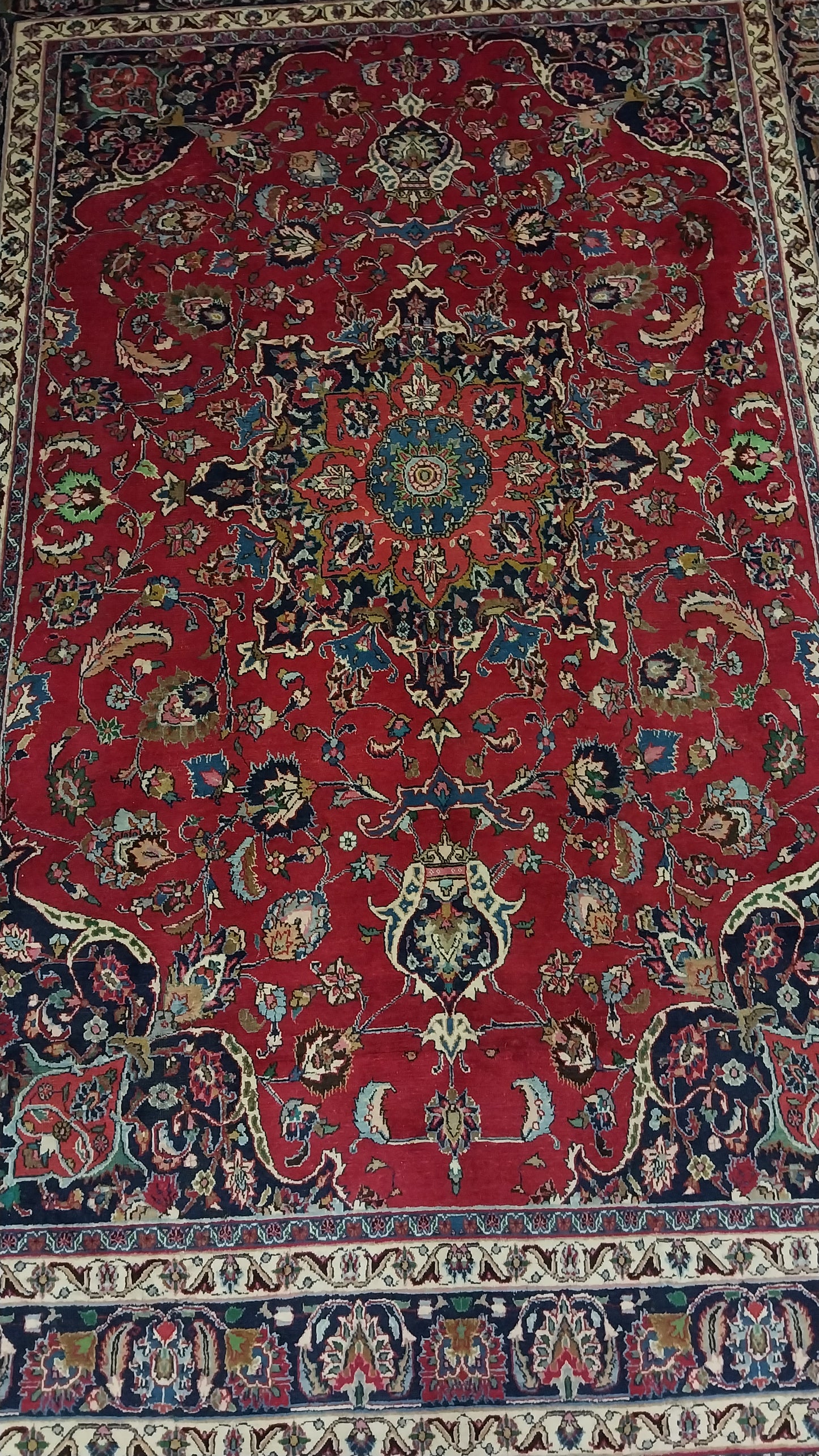 Persian carpet (340cm x 245cm)