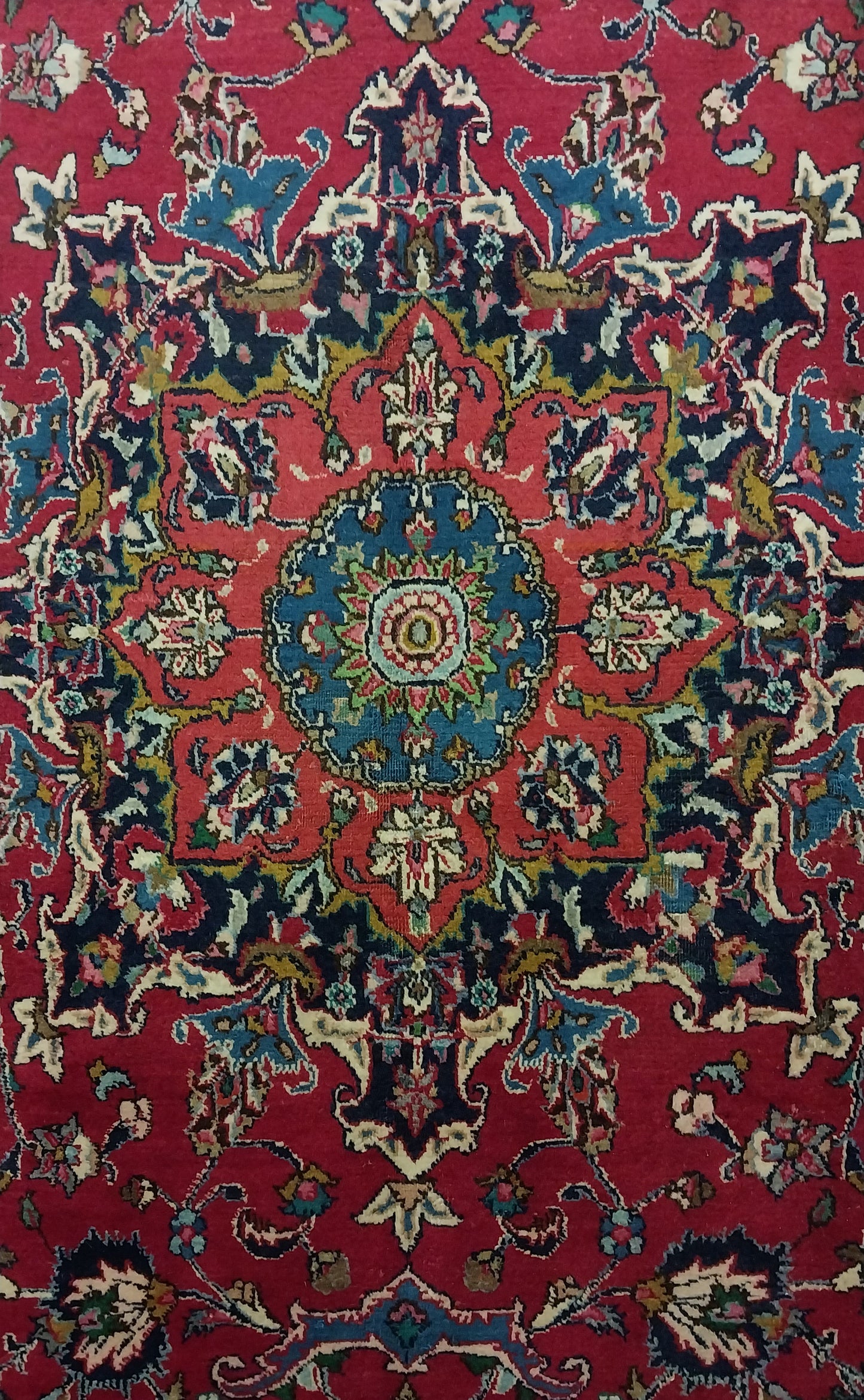Persian carpet (340cm x 245cm)