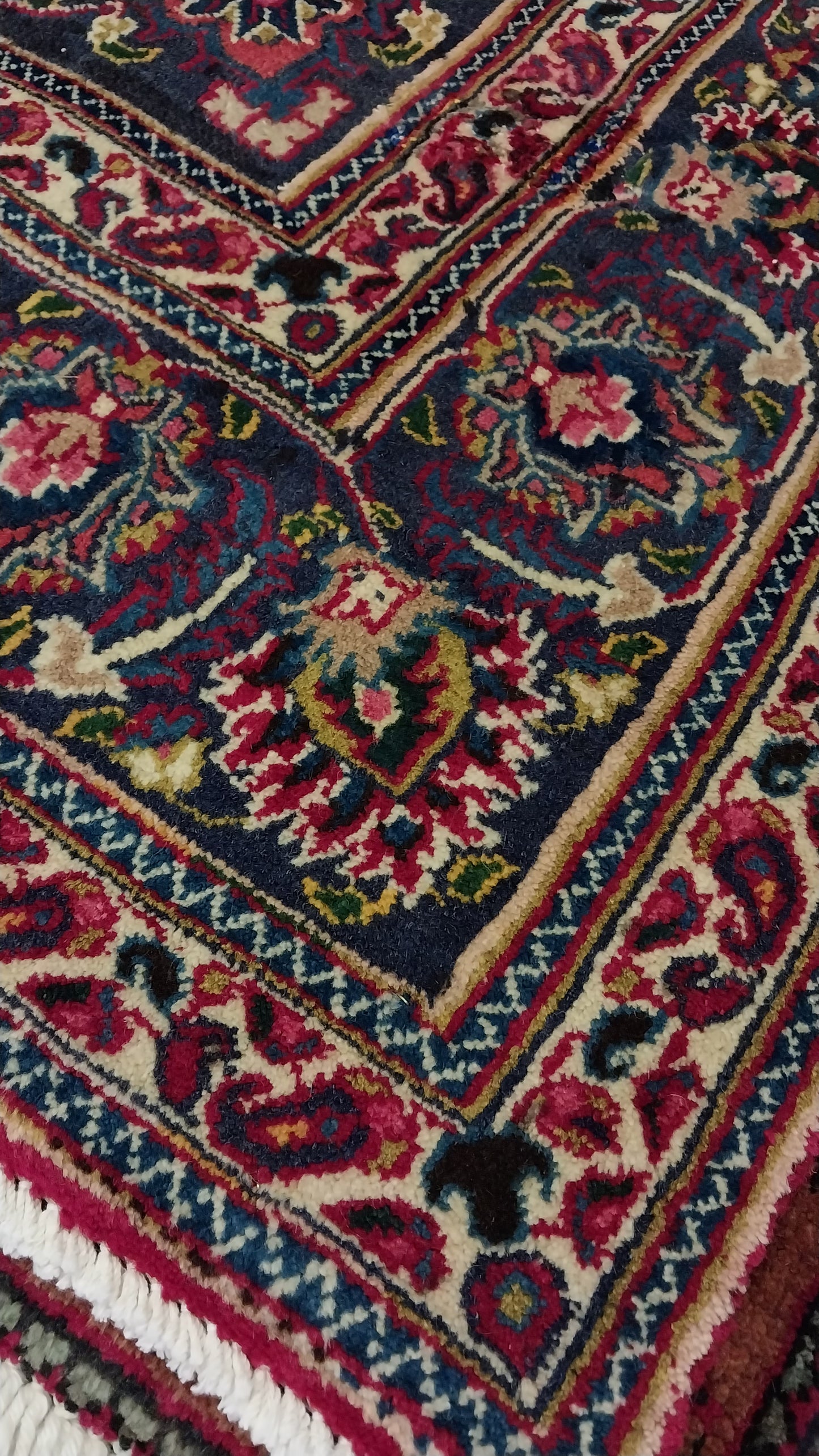 Persian Carpet (288cm x 195cm)