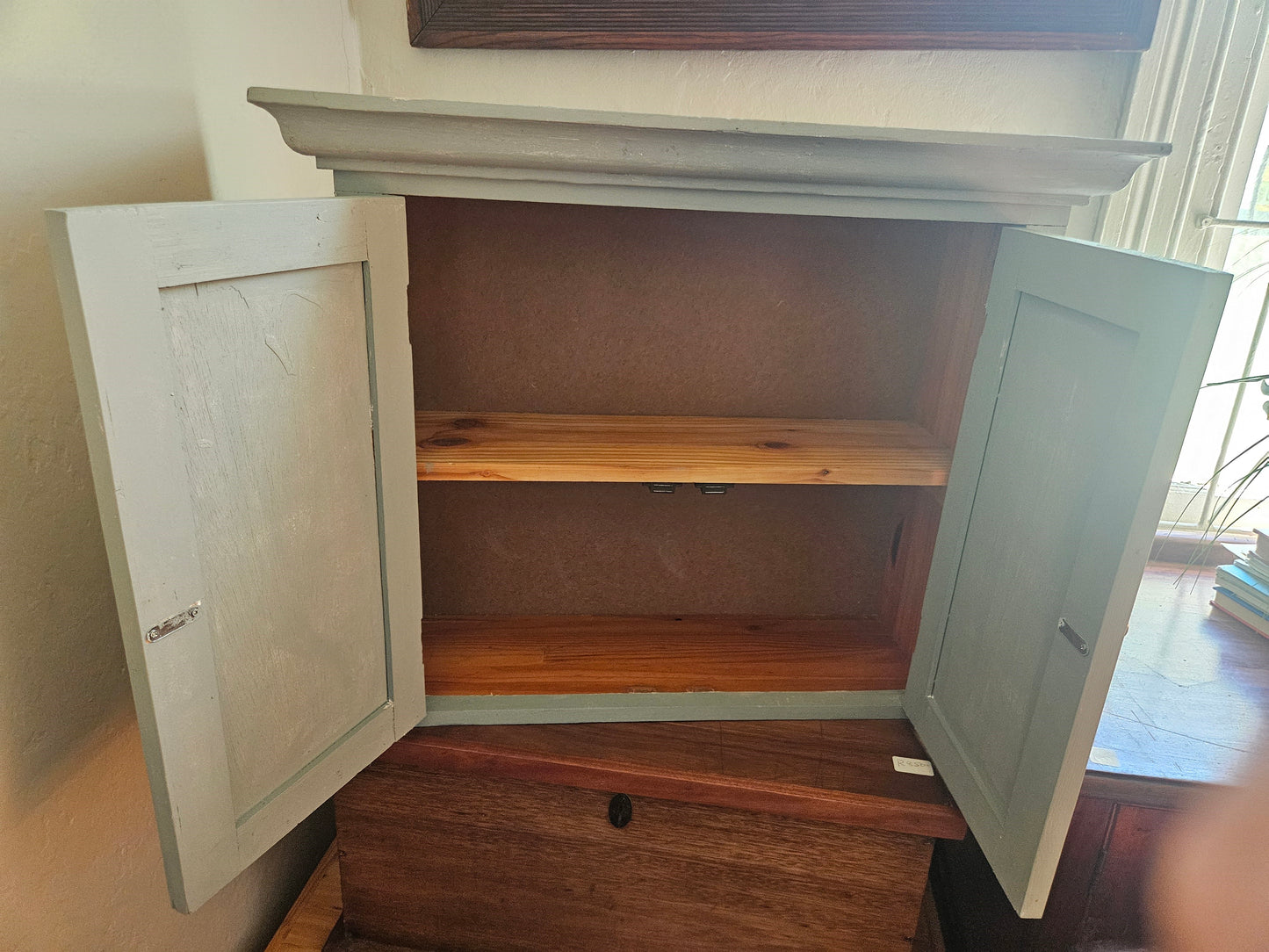 Bathroom wall cabinet