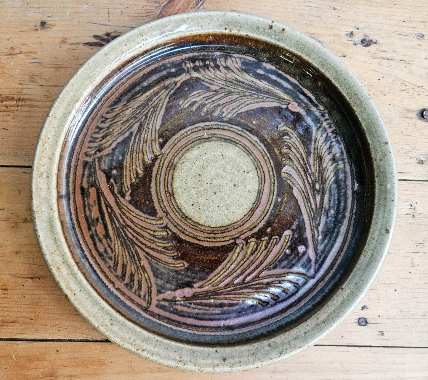 Pottery plate