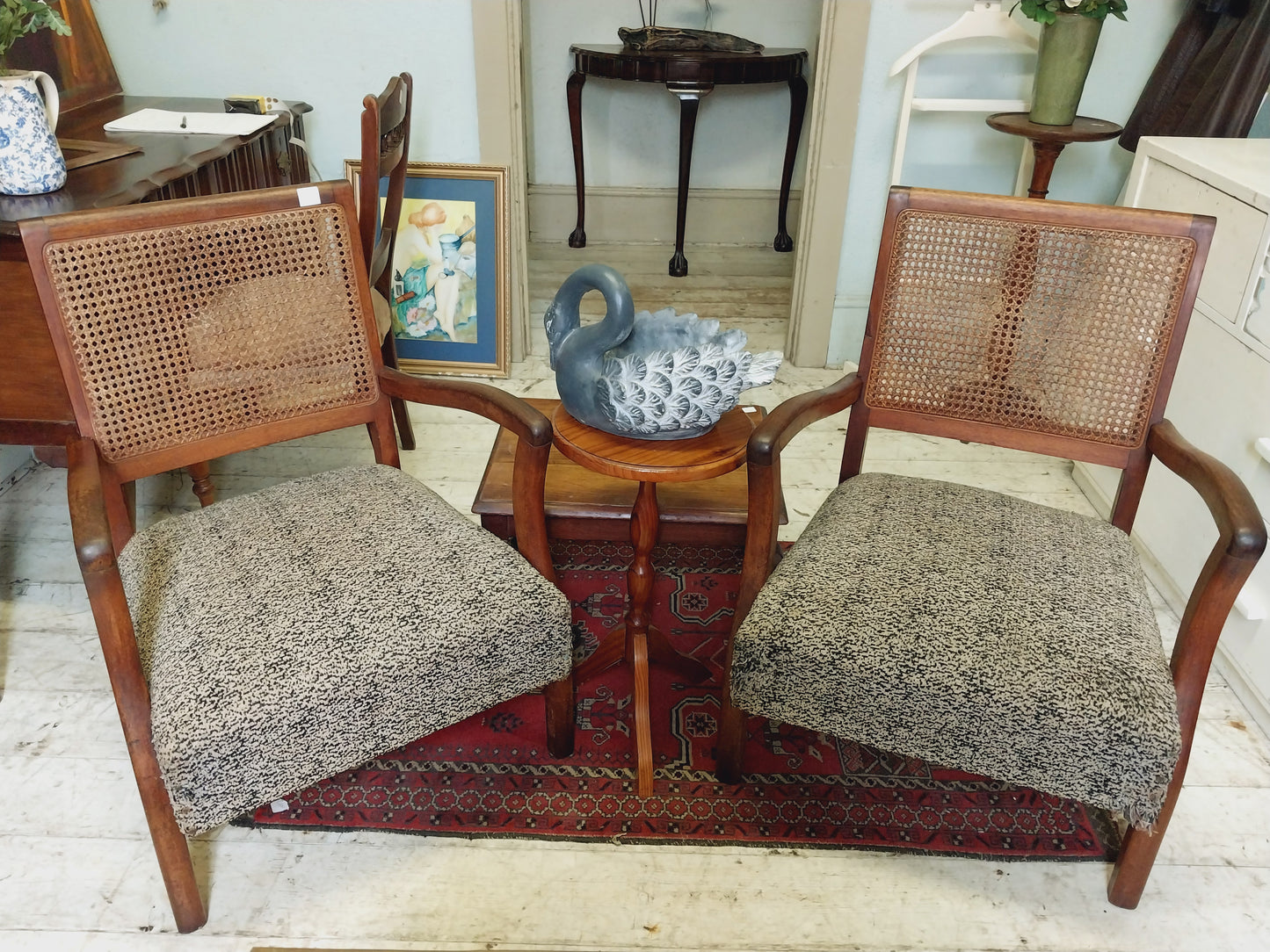 Pair chairs