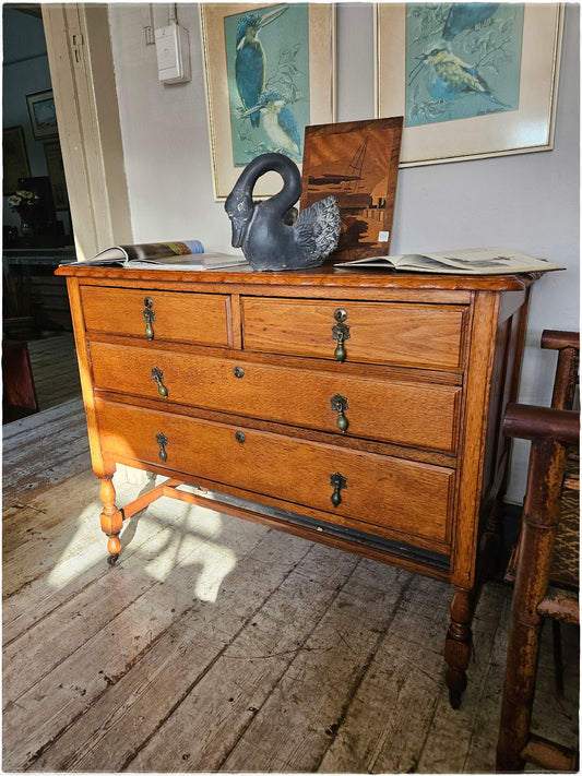 Oak chest of drawers