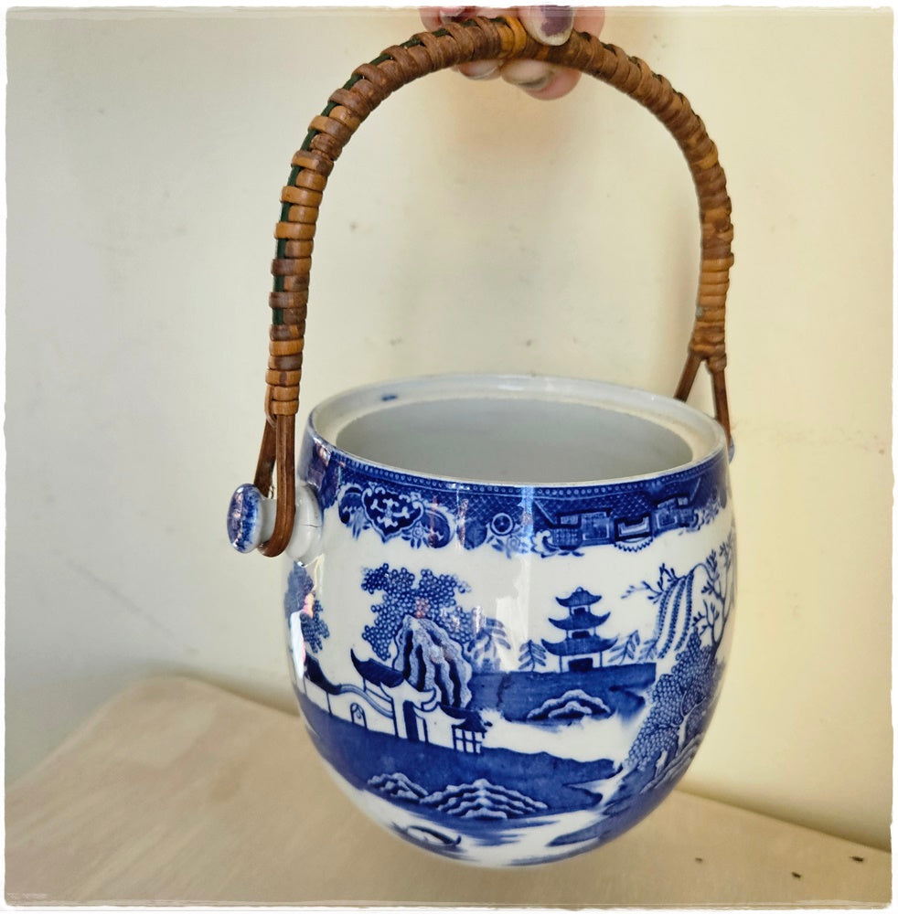 Ceramic biscuit barrel