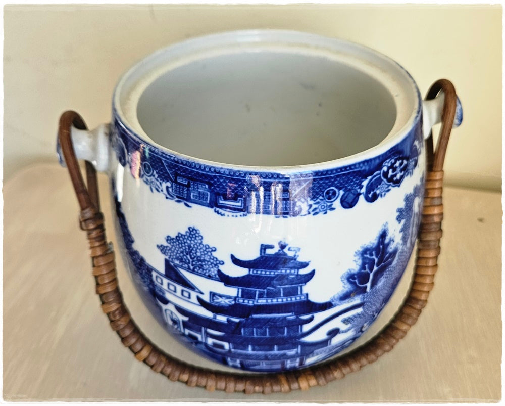 Ceramic biscuit barrel