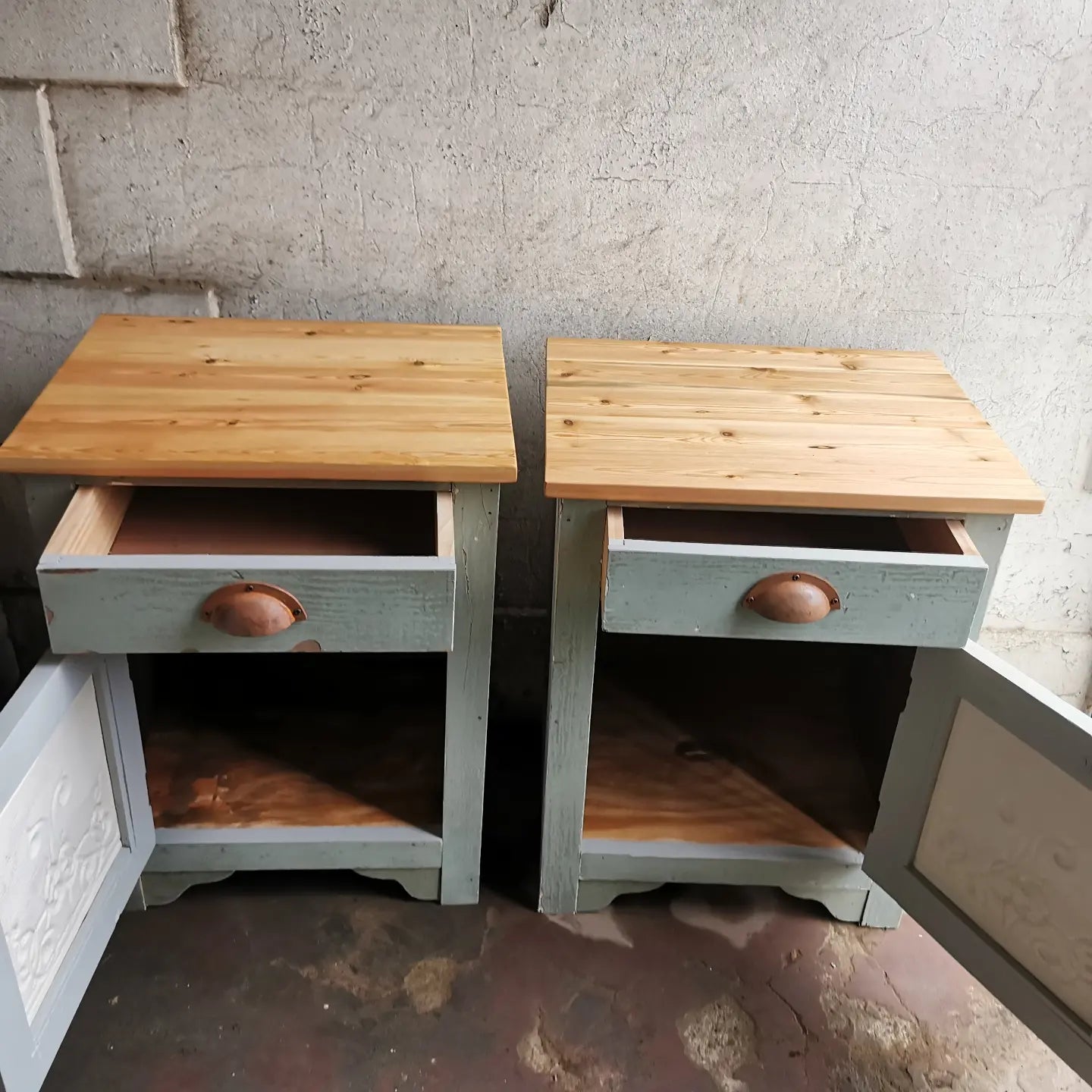 Pair of pressed ceiling pedestals