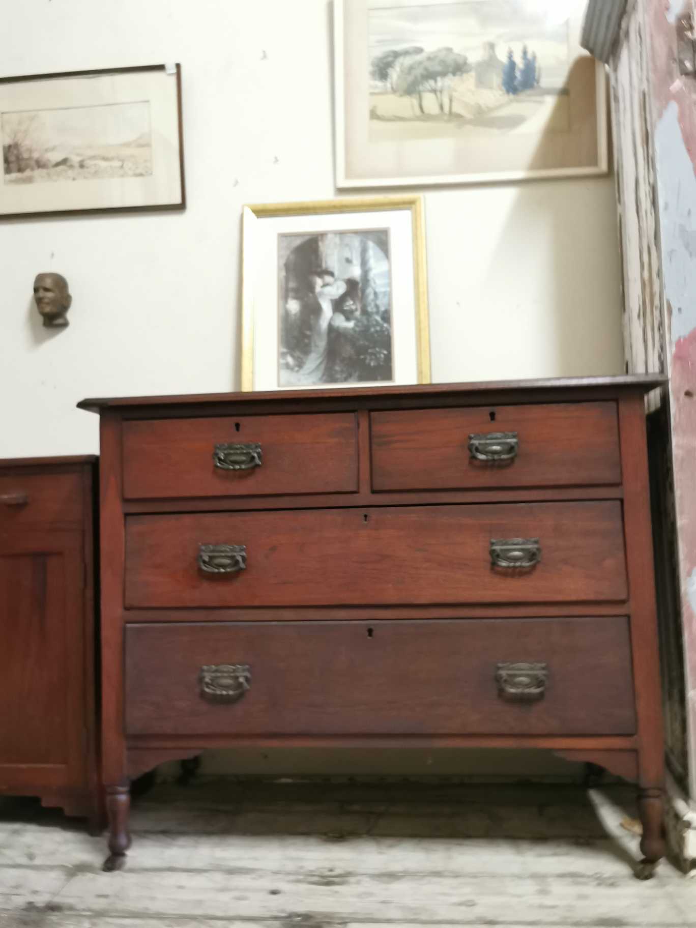 Oak chest of drawers