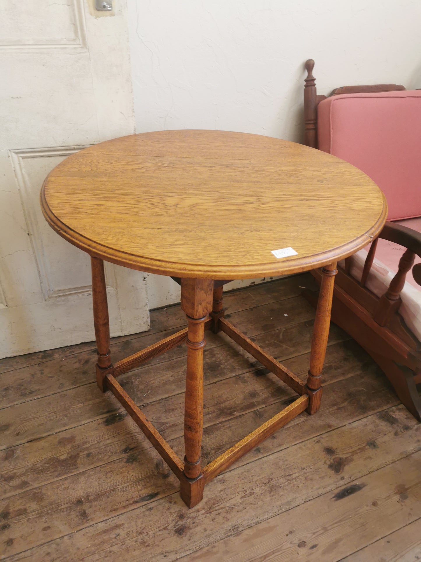 round oak table