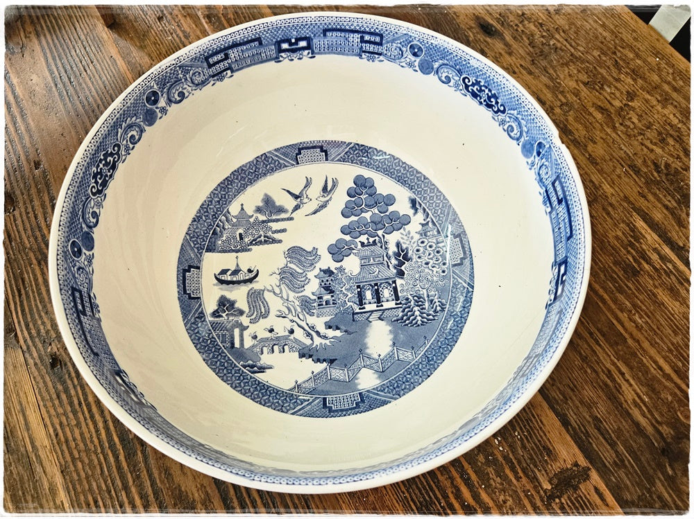 Pair of Wedgwood blue and white bowls