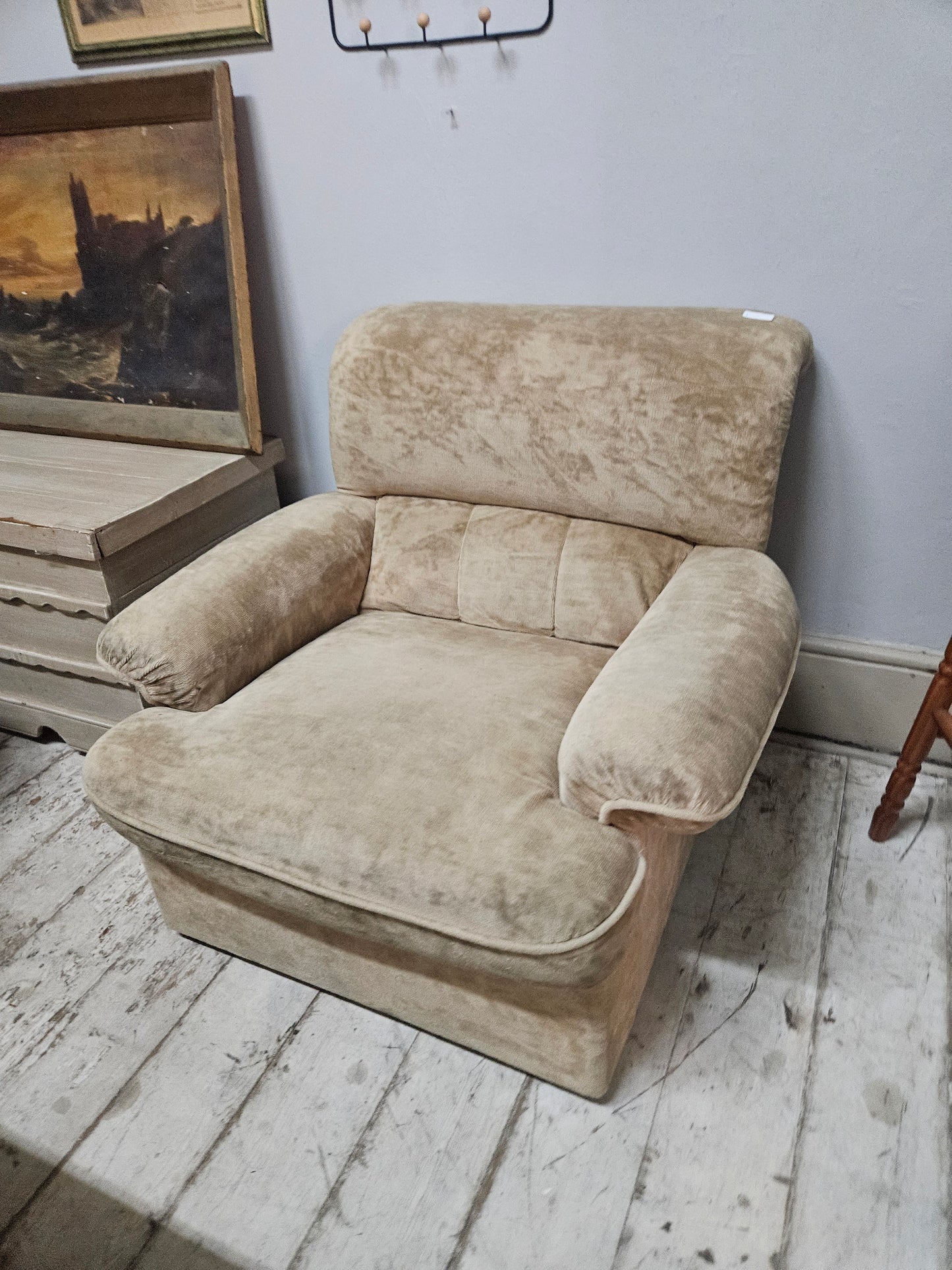 Comfy single arm chair