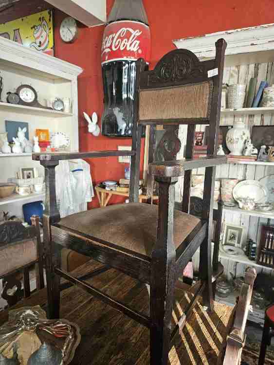 Set of 8 oak dining room chairs