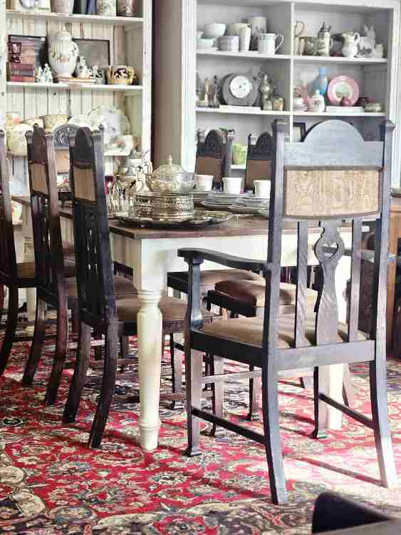 Set of 8 oak dining room chairs