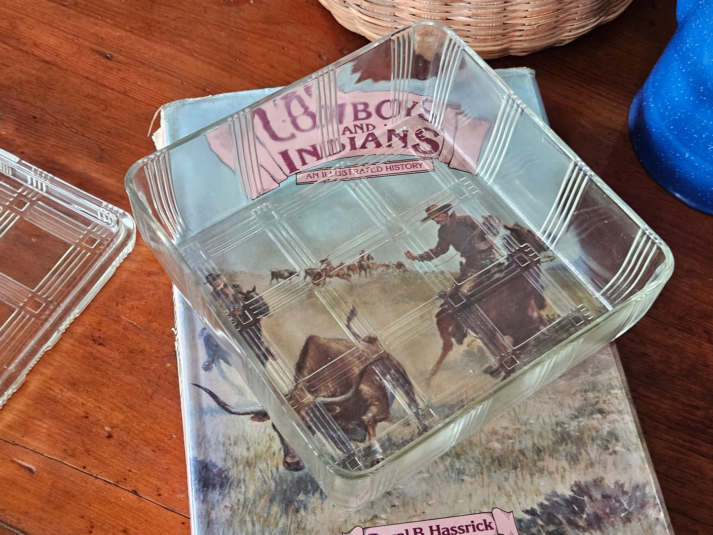 Retro lidded glass dish