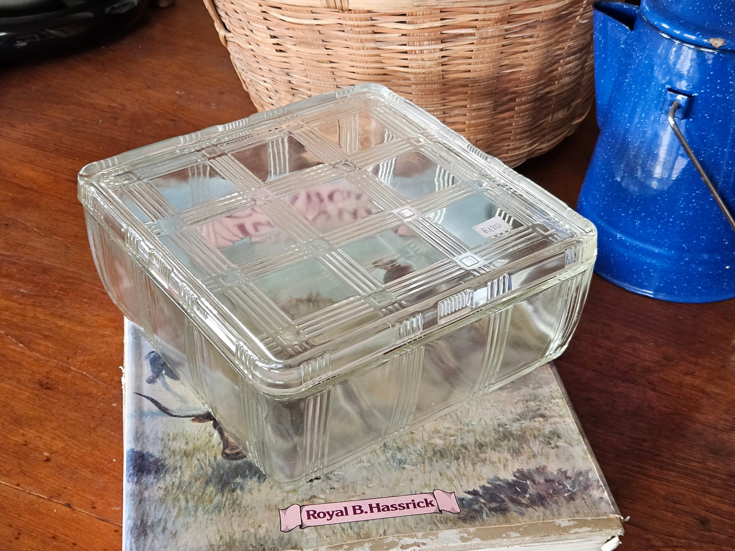 Retro lidded glass dish