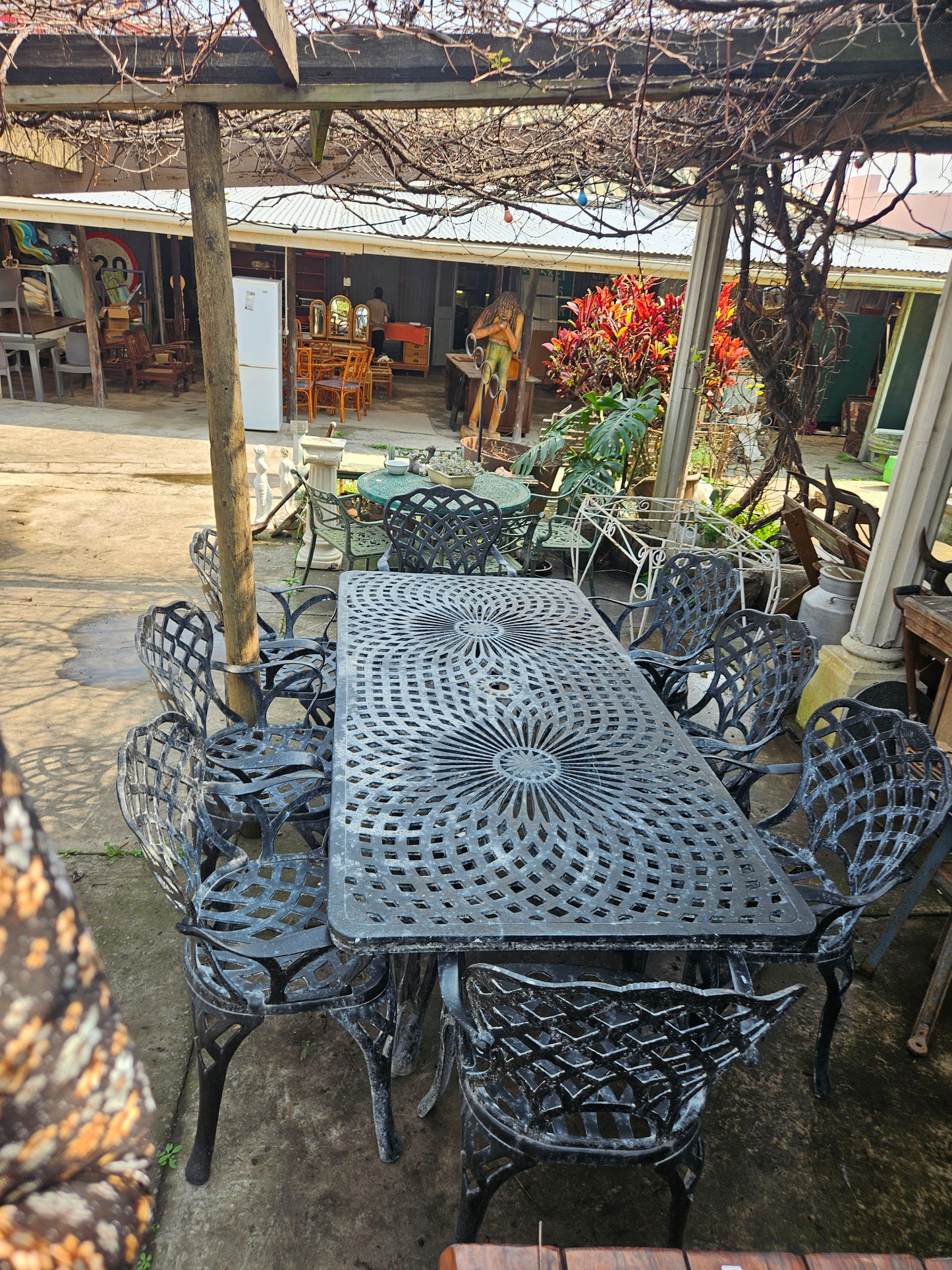 Cast aluminium patio set