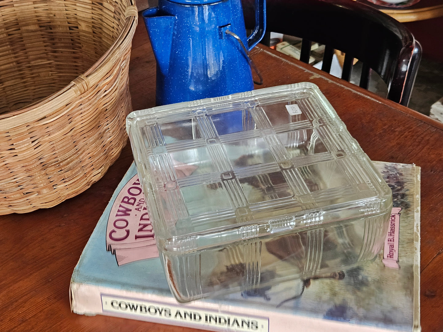 Retro lidded glass dish
