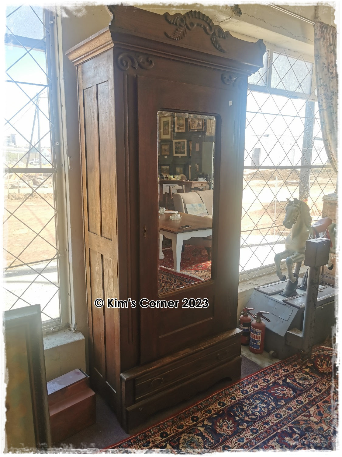 Antique oak cubpoard