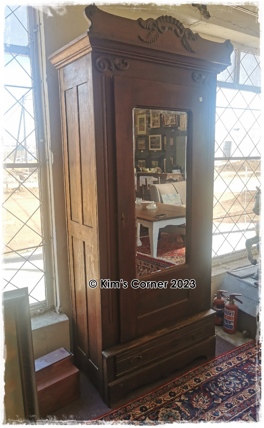Antique oak cubpoard