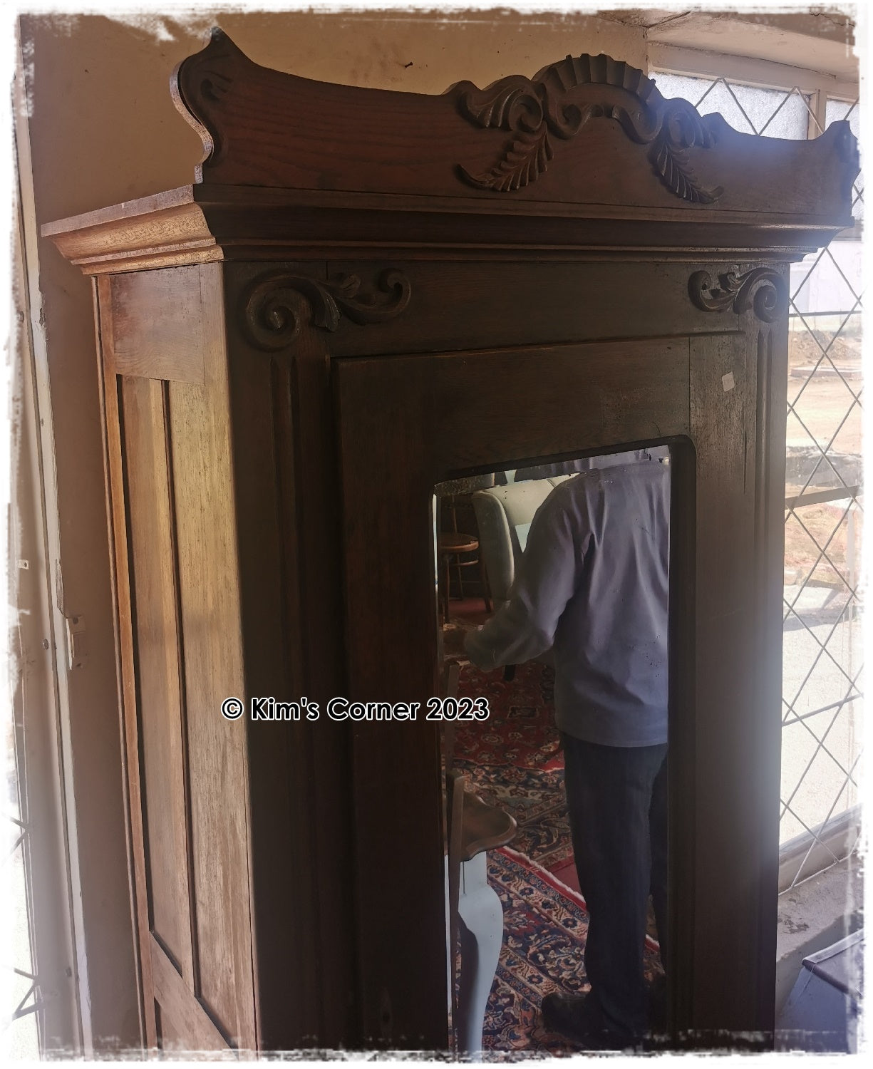 Antique oak cubpoard