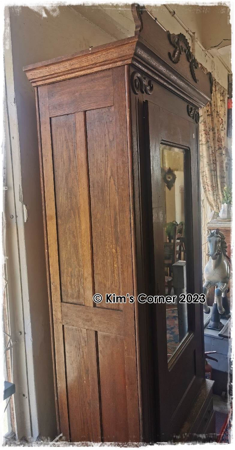 Antique oak cubpoard