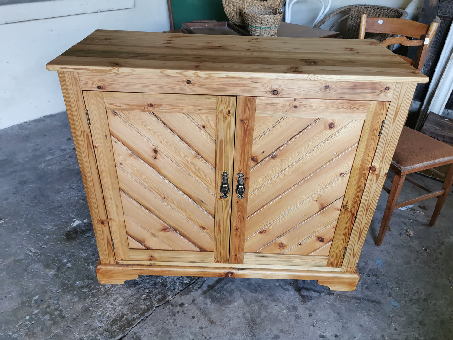 Made to order: Oregan Base cupboard
