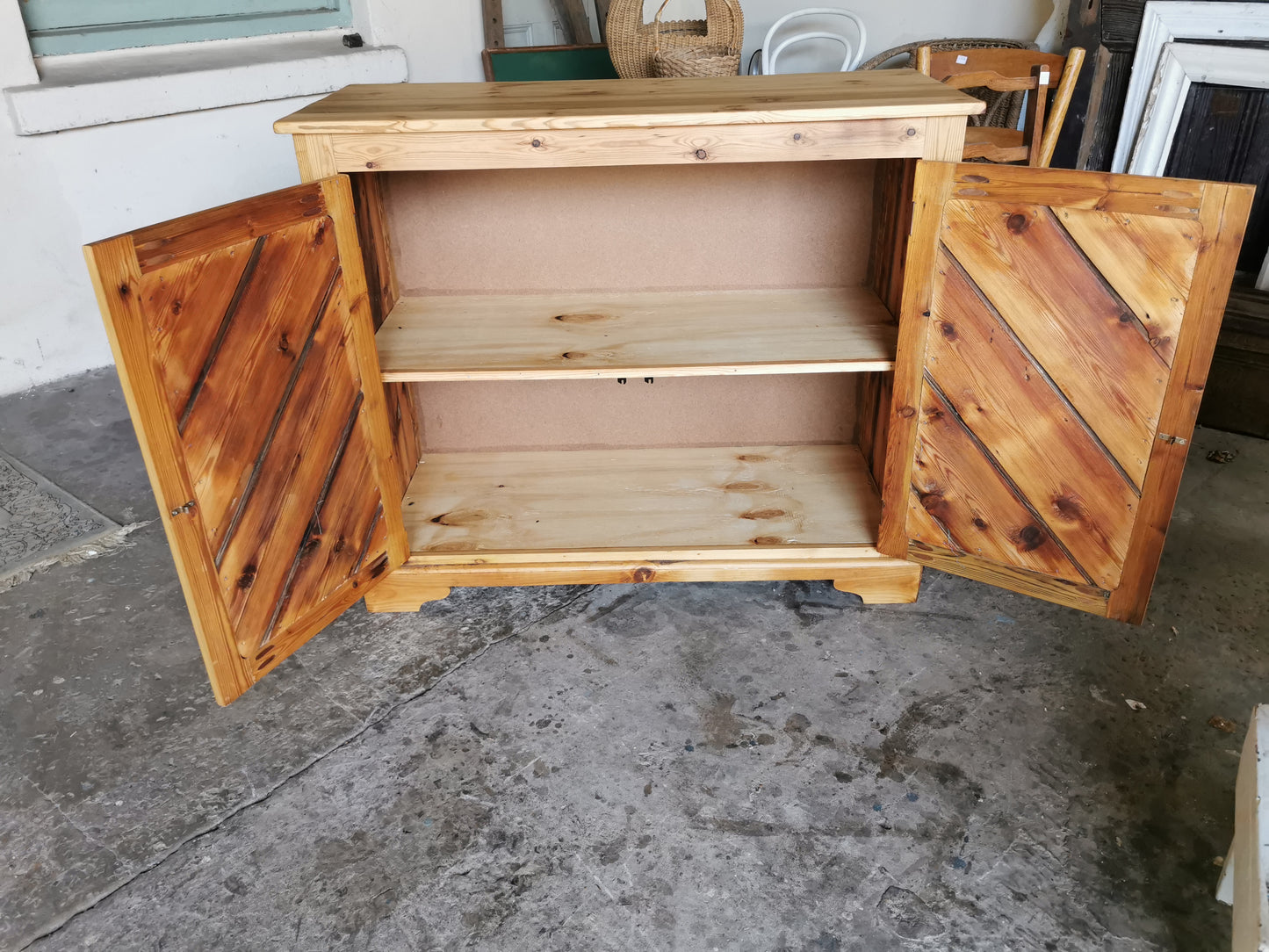 Made to order: Oregan Base cupboard