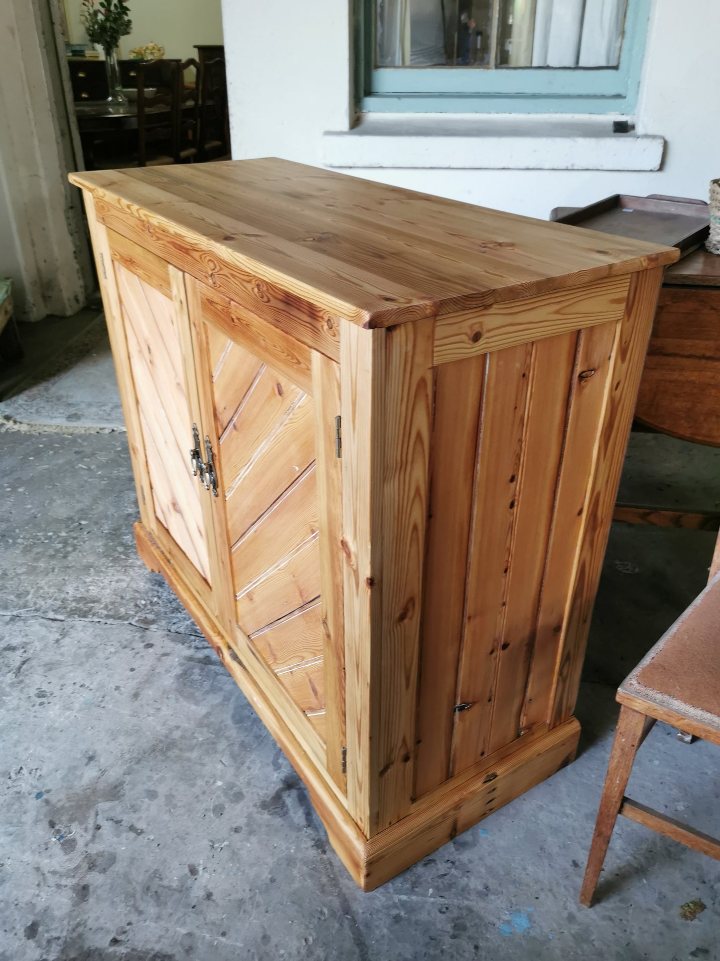Made to order: Oregan Base cupboard