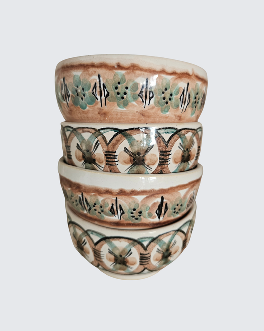 Set of 4 Old Jar pottery bowls