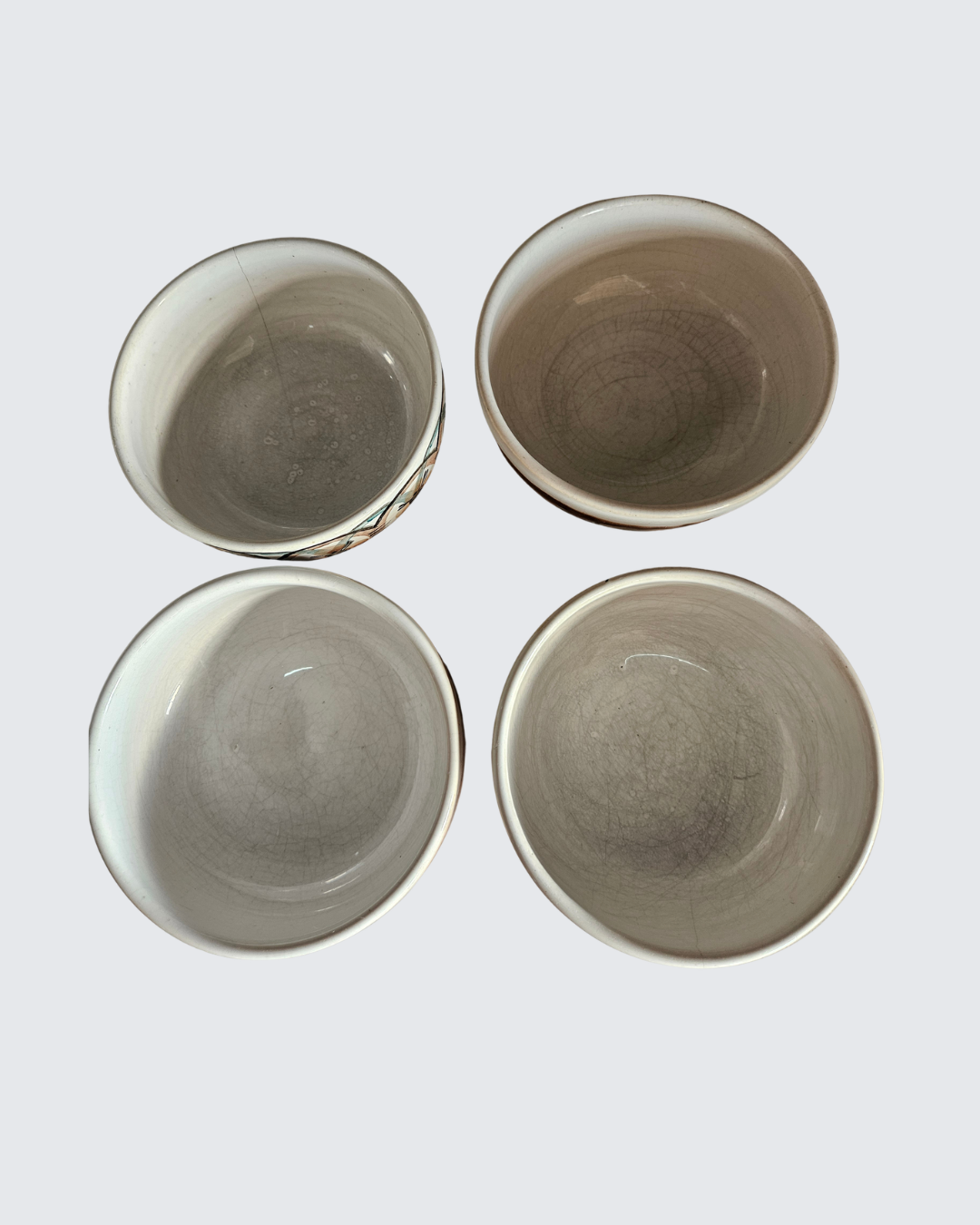 Set of 4 Old Jar pottery bowls