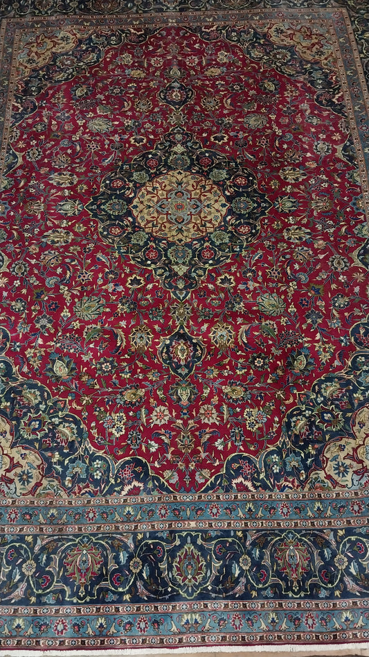 Persian carpet (395cm x 304cm)