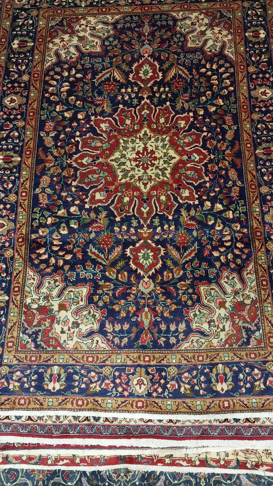 Persian carpet (302cm x 207cm)