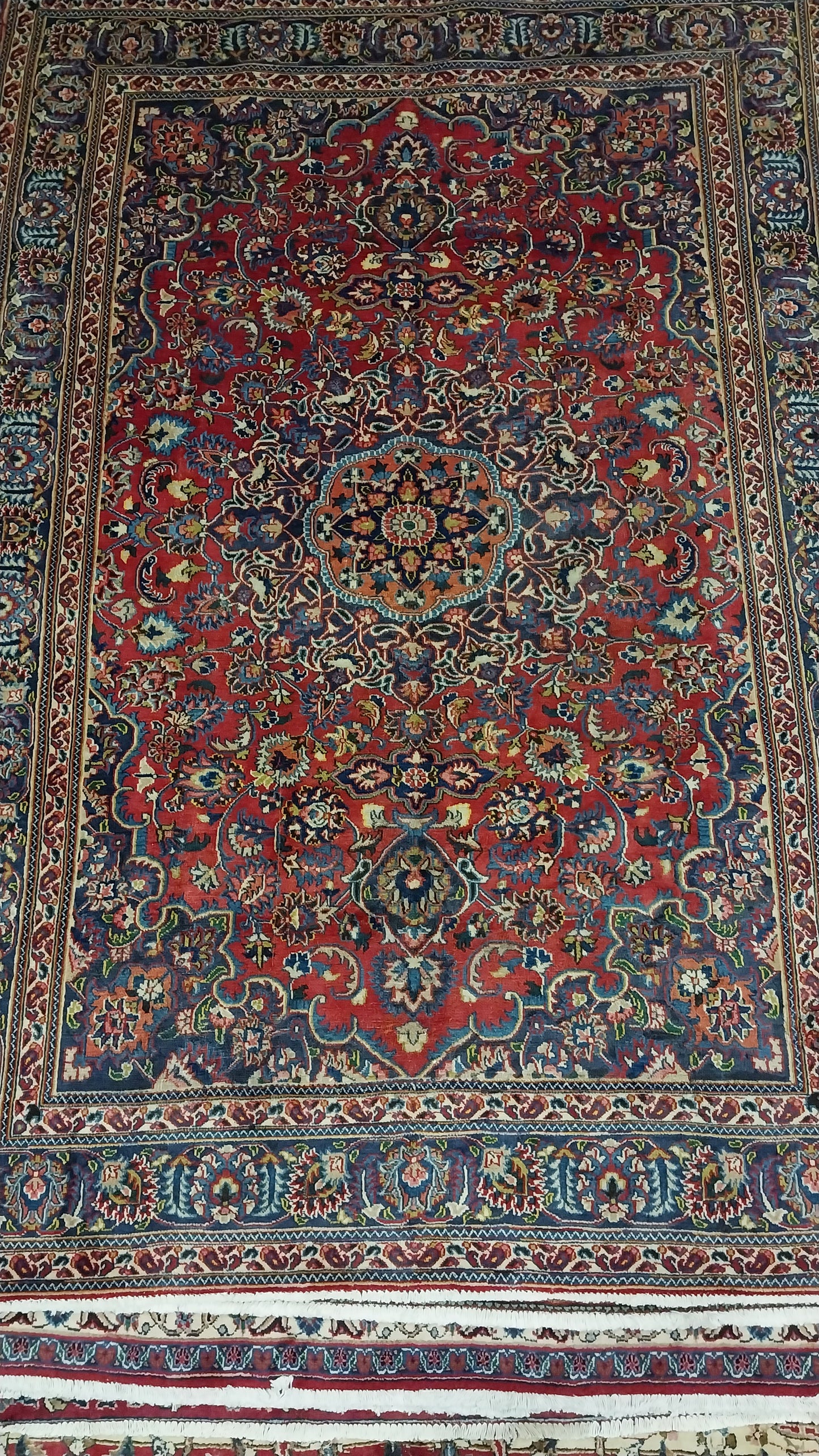 Persian carpet (288cm x 195cm)