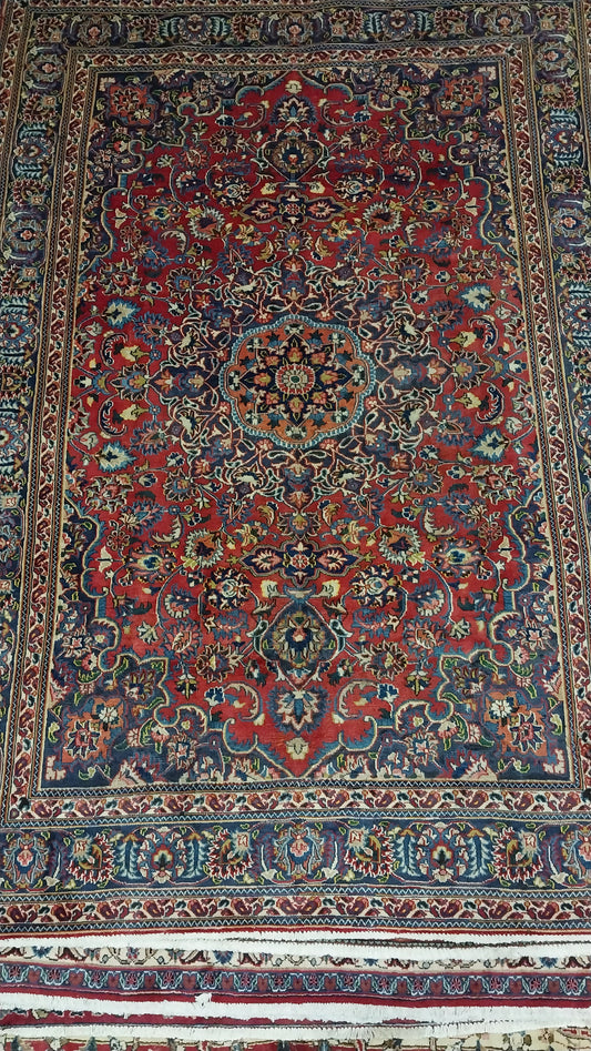 Persian carpet (288cm x 195cm)