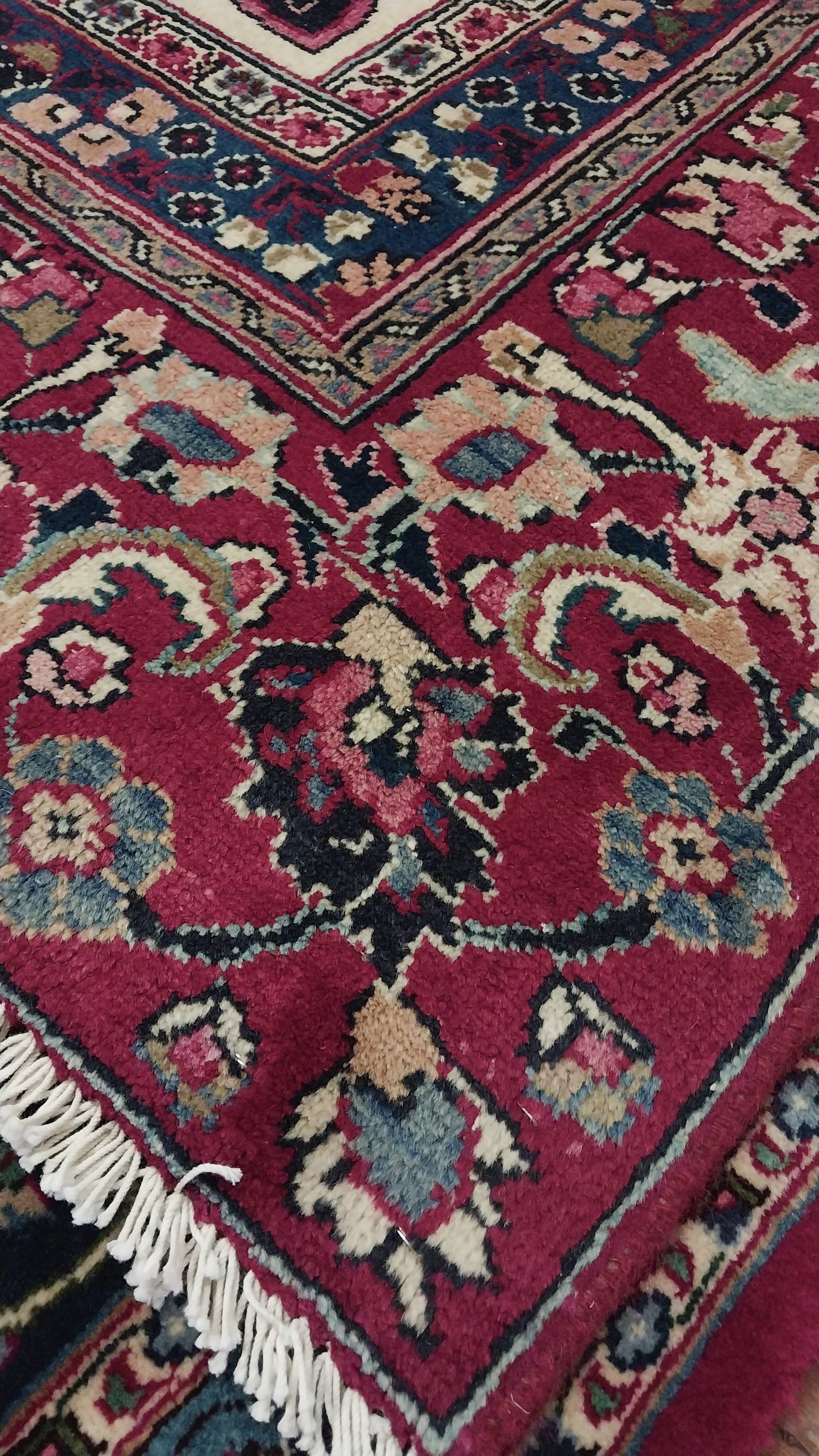 Persian carpet (355cm x 265cm)