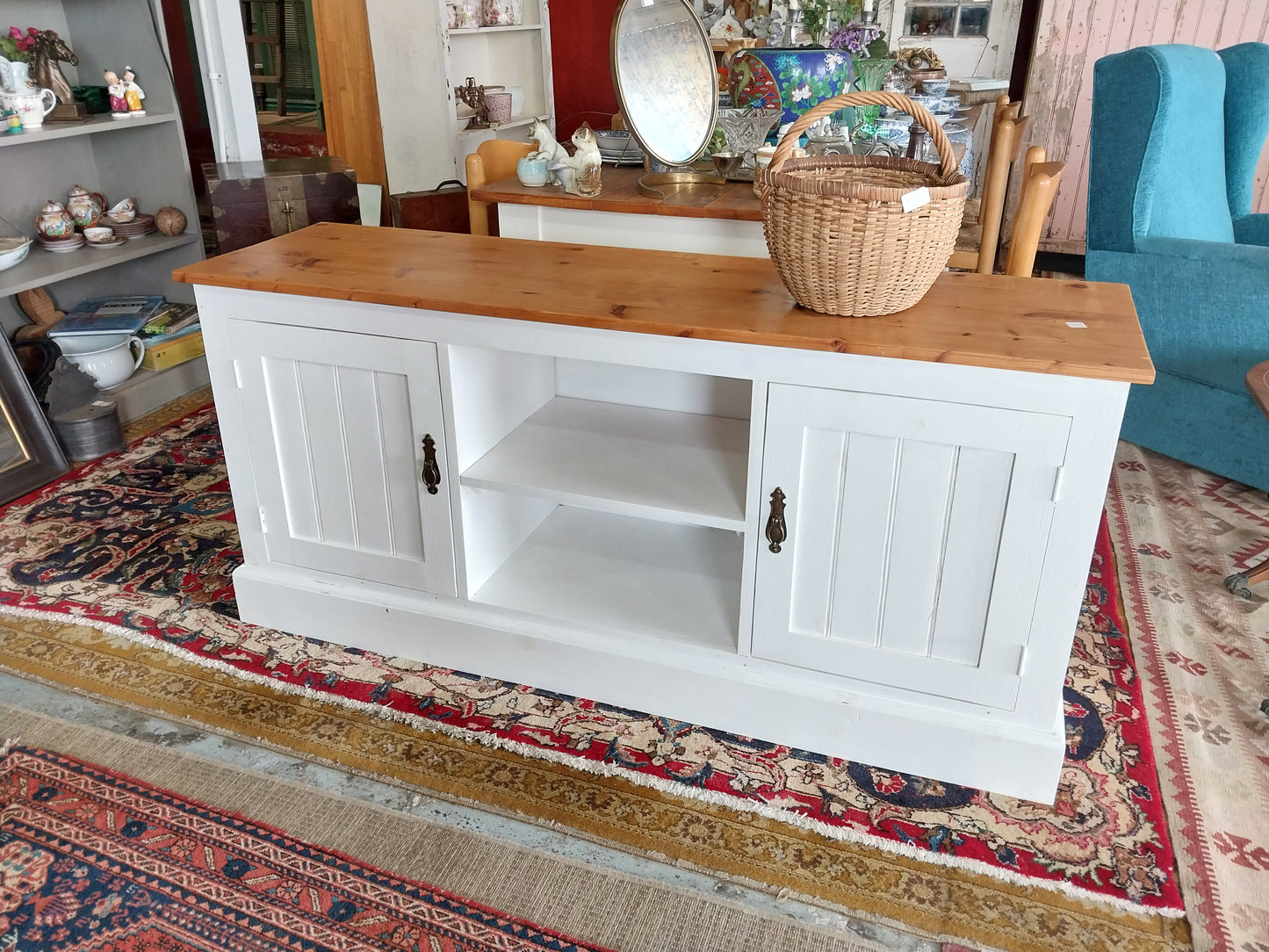 Sideboard / tv stand