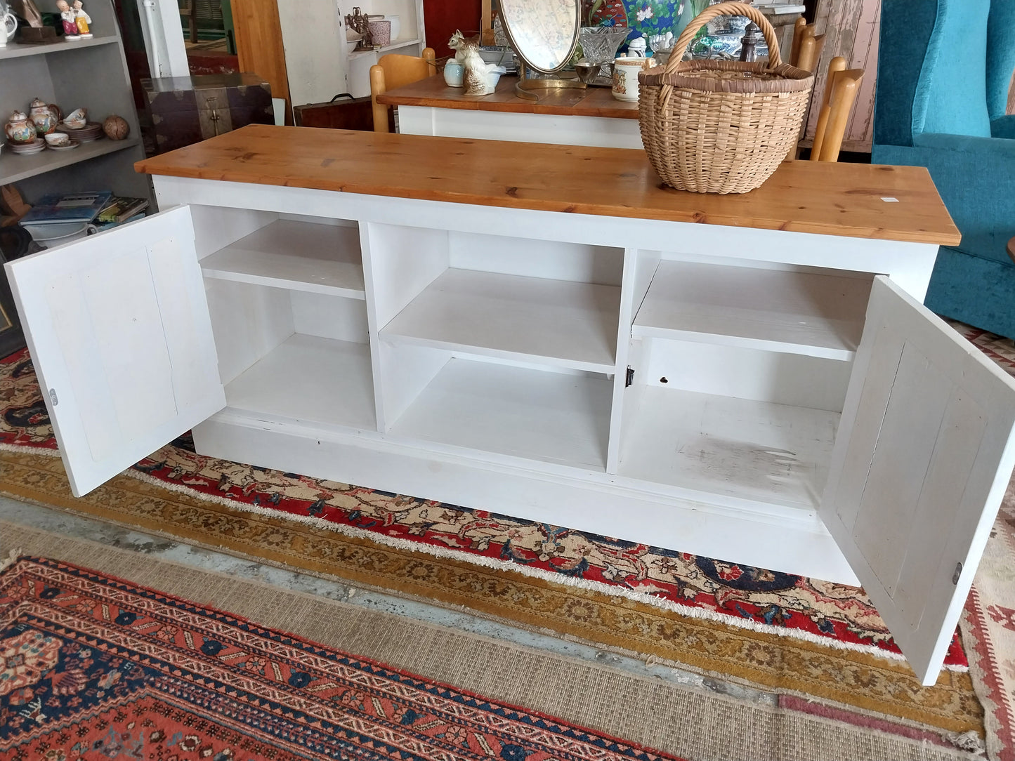 Sideboard / tv stand