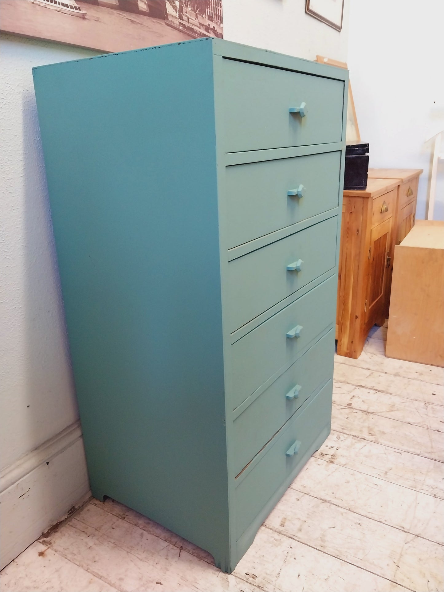 Chest of drawers