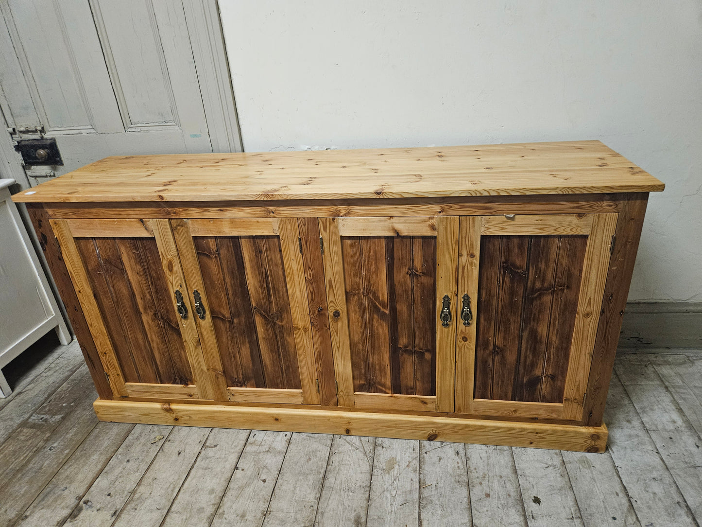 4-door oregan cupboard