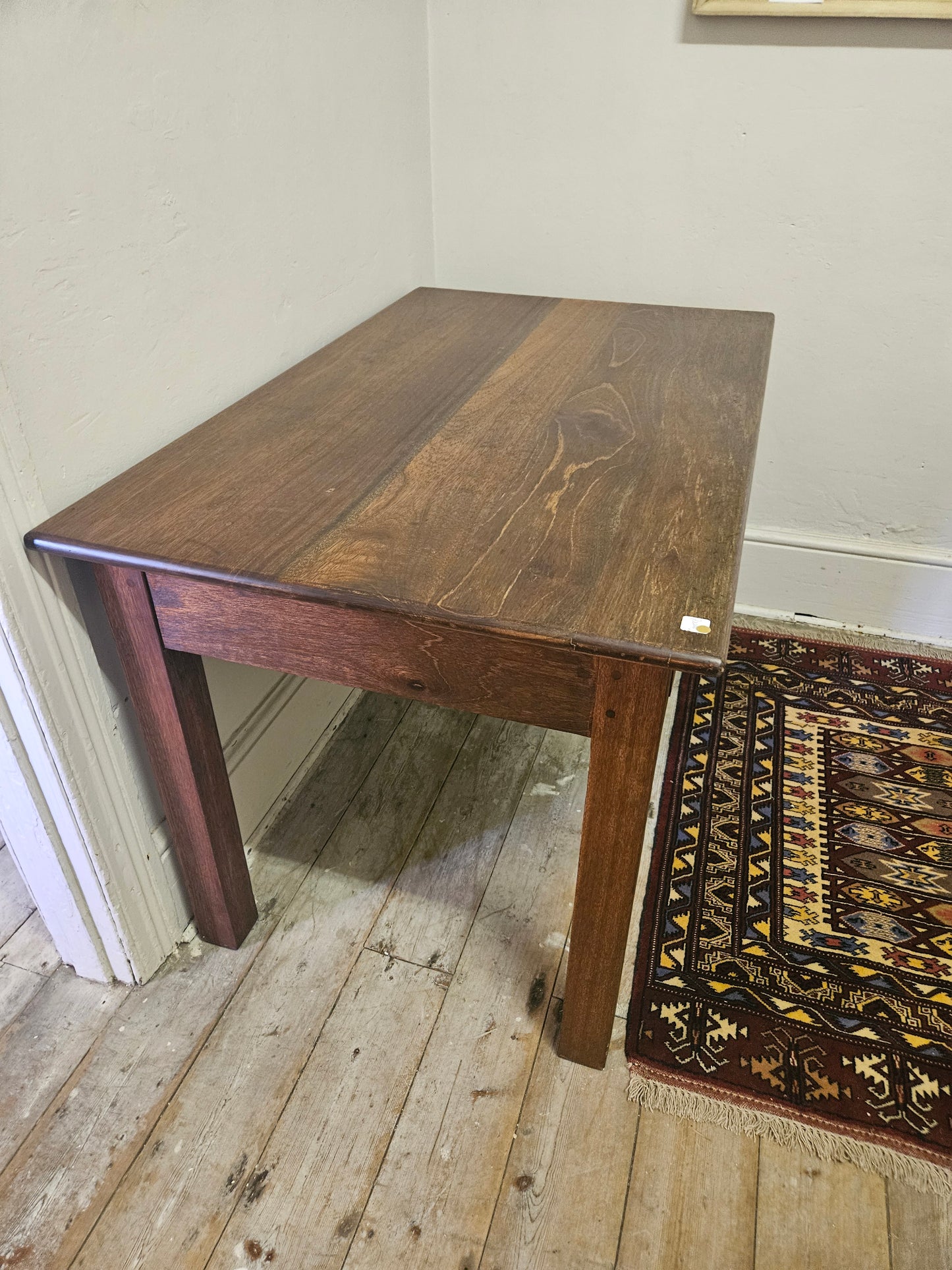 Desk with 2 drawers