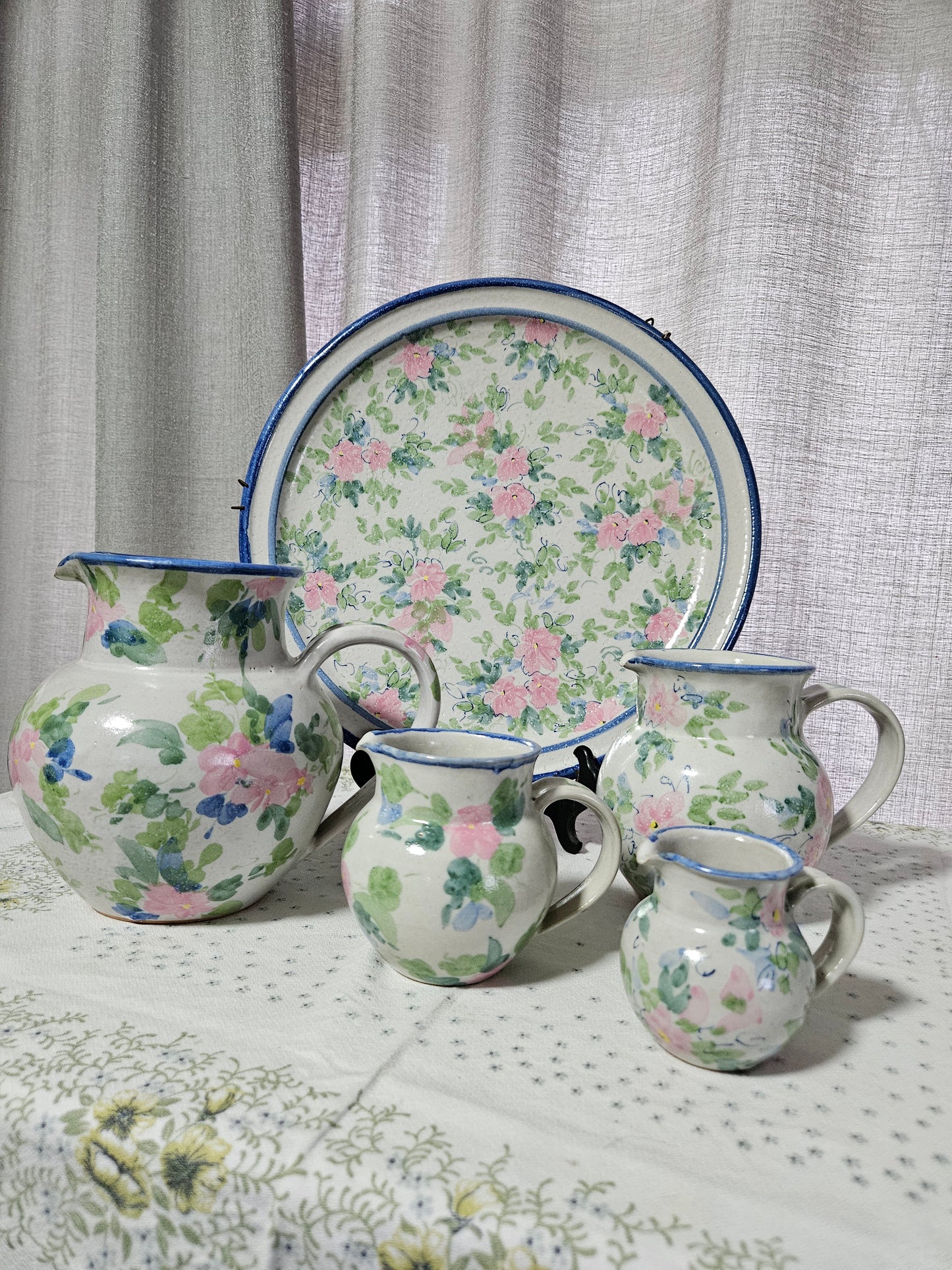 Floral pottery plate and jugs