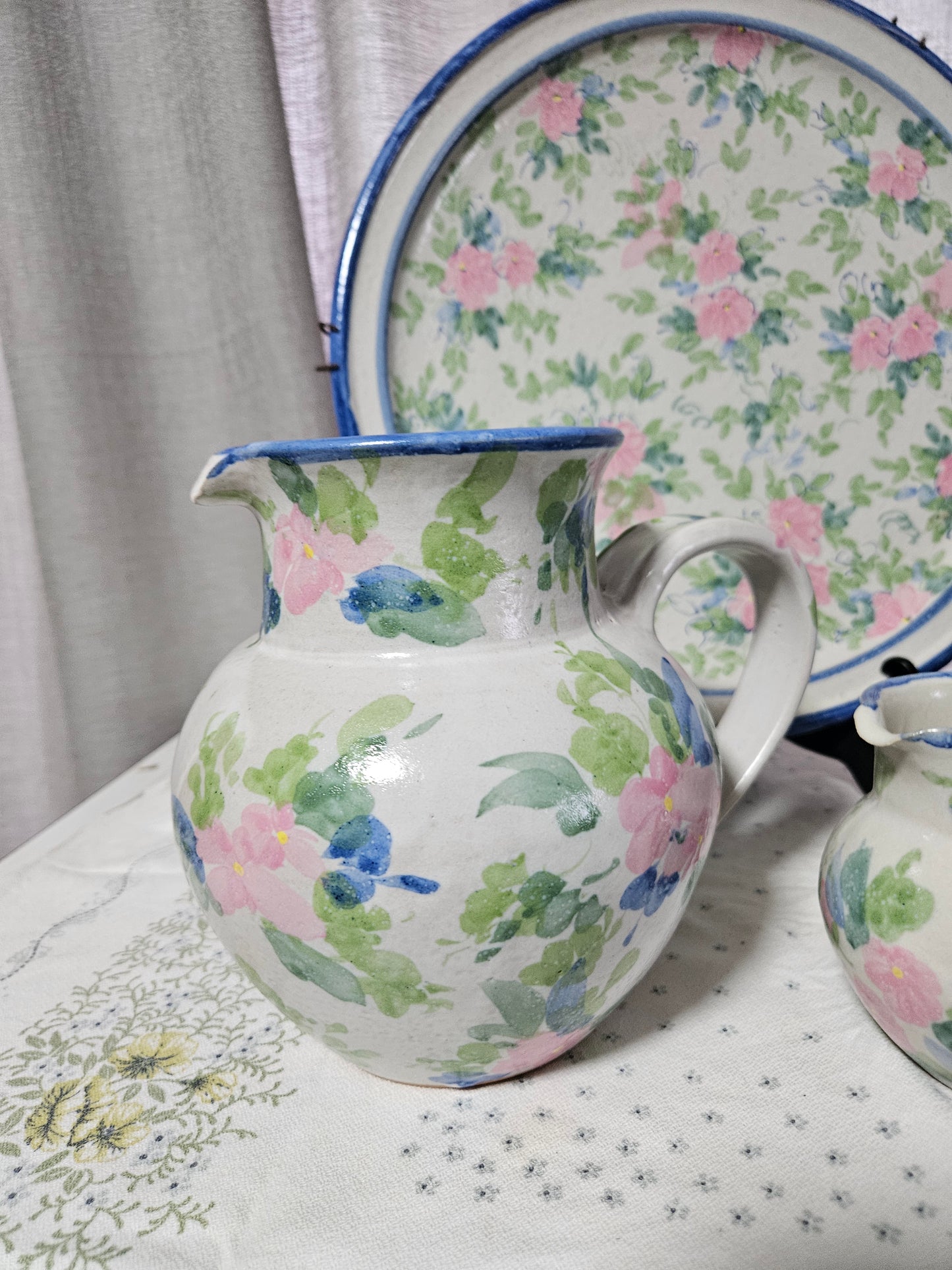 Floral pottery plate and jugs