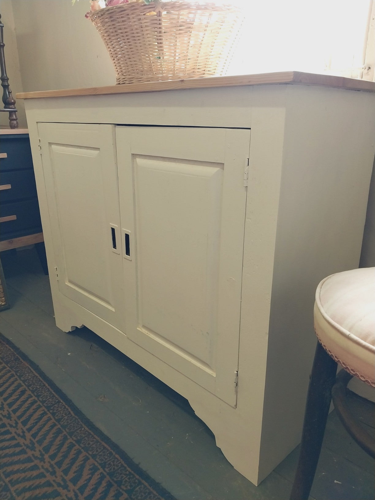 2-door base cupboard