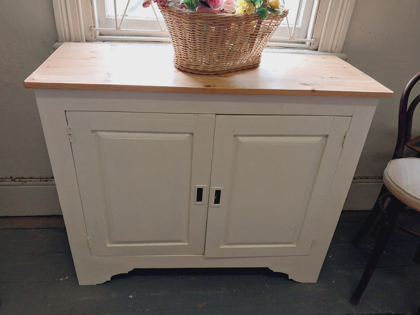 2-door base cupboard