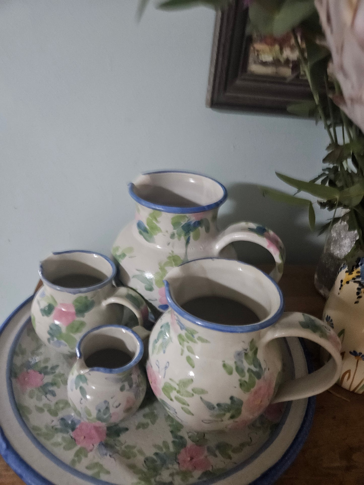 Floral pottery plate and jugs